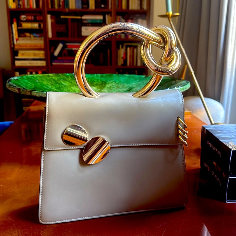 Benedetta Bruzziches handbag with shoulder strap. Leather. Made in Italy.